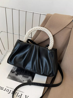 Bolso fruncido con asa de perlas