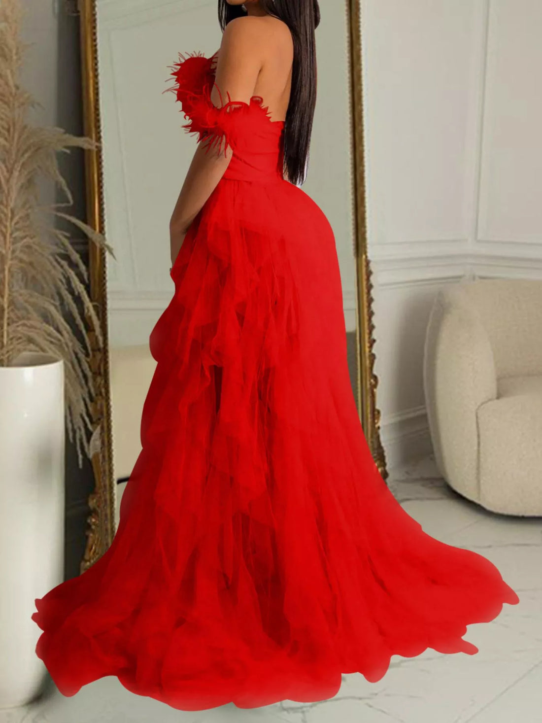 Vestido largo Celeste con corsé y plumas