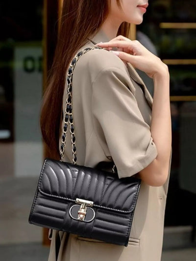 Bolso acolchado con cierre metálico