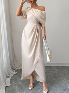 Vestido largo Aurora de satén con un hombro